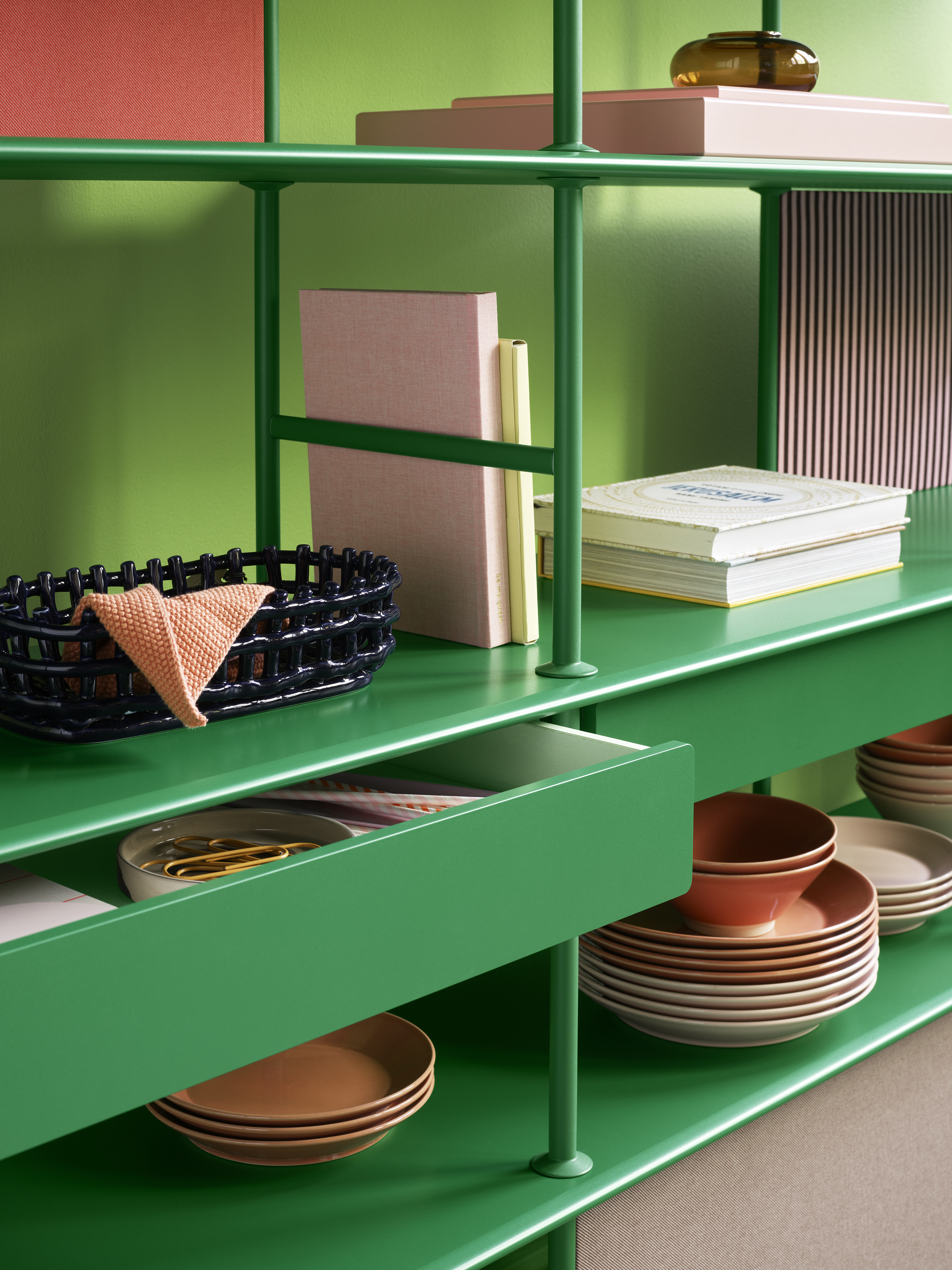 Montana (モンタナ) System shelf - white oak Montana Wide Free Standing Shelving System – Danish Design Store