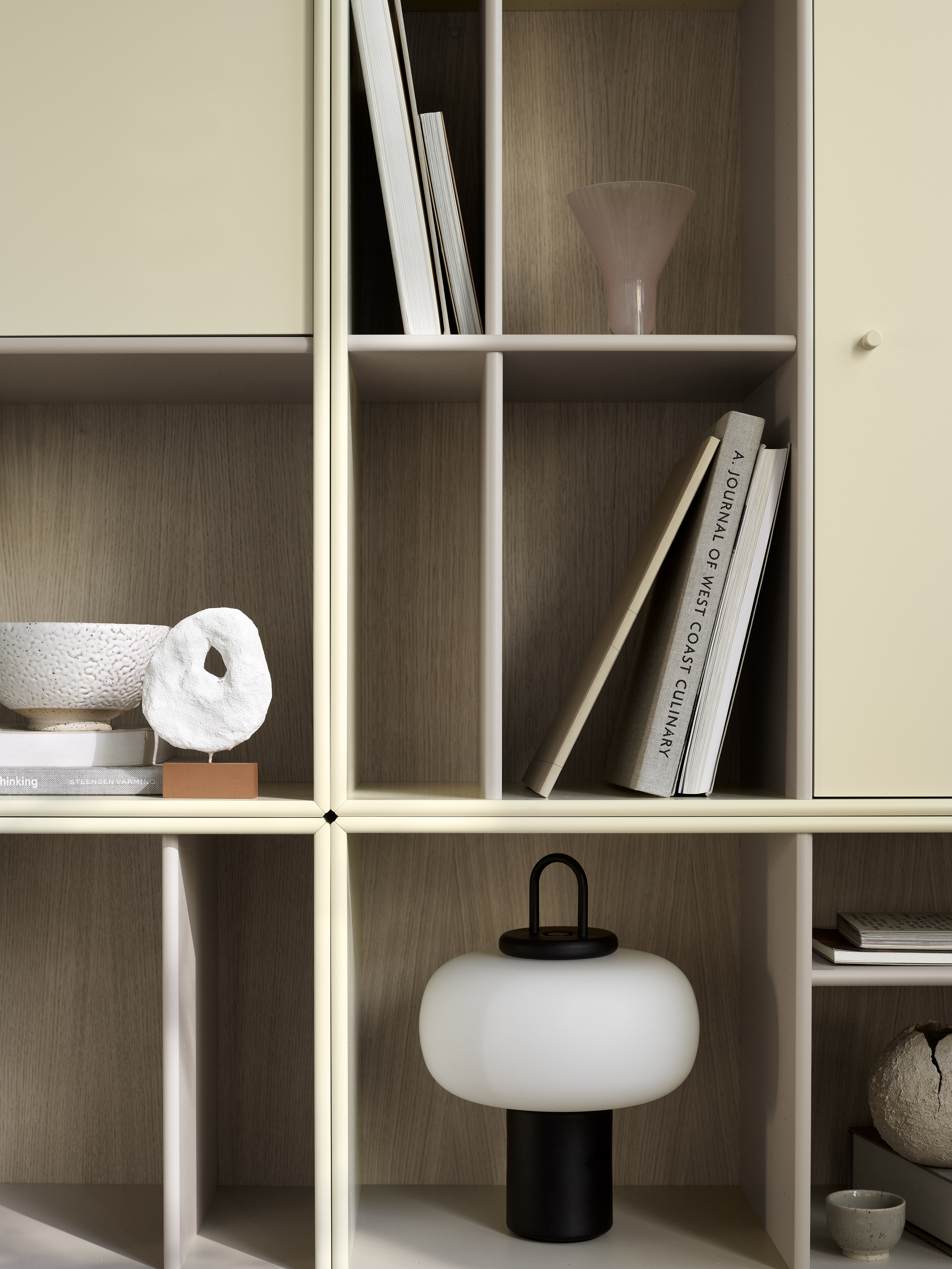 モンエナ　インテリア 131 White Oak | Montana Furniture